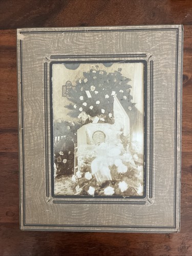 Ornate post mortem - post,